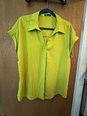 SHEIN Bright Lime Short Sleeve Button-Front Blouse